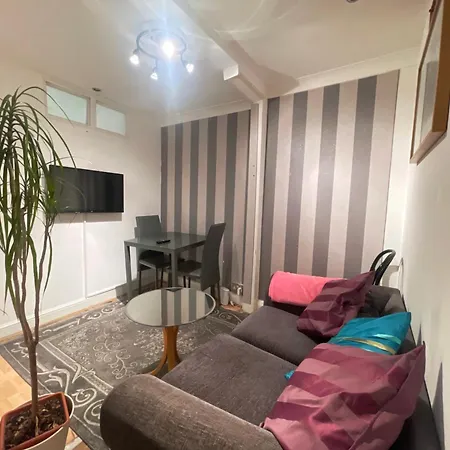 Stylish - Steps From Hyde Park & Paddington Station Apartment *