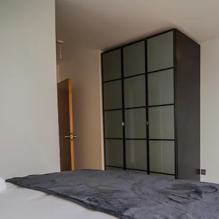 Apartment 2 Bedroom Cosy Penthouse In London Croydon