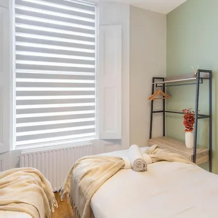 Classy Gf Gem Next Seven Sisters * London
