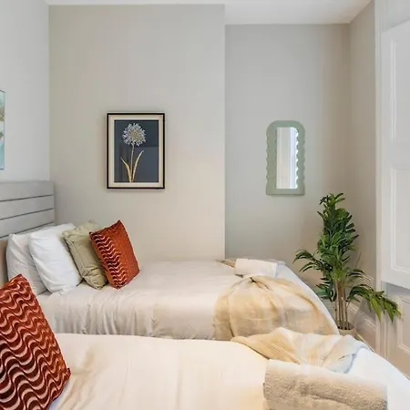 Classy Gf Gem Next Seven Sisters Apartment London