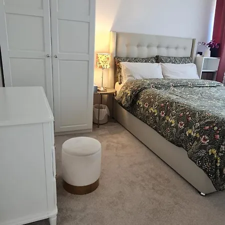 Snuggy Nest Apartment *