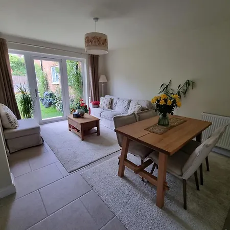 Snuggy Nest Apartment Finchley