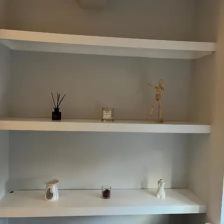 Comfortable 2 Bedroom, 1 Bathroom, West London Flat Apartment