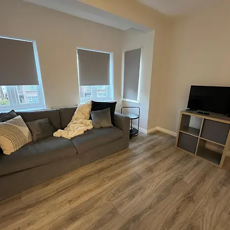 Apartment Comfortable 2 Bedroom, 1 Bathroom, West London Flat
