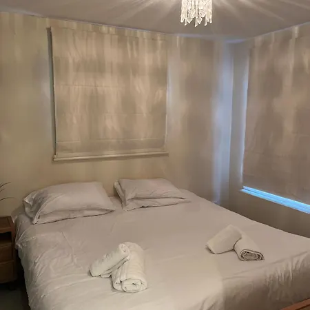Apartment Spacious 2 Bedroom Fulham Queens Club, London