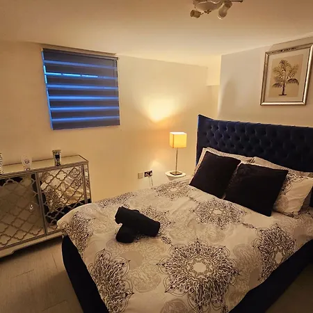 Spacious 2 Bedroom In Woolwich 15 Minutes To 02 *