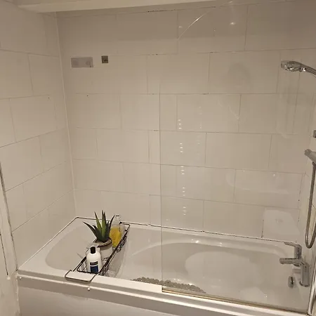 Spacious 2 Bedroom In Woolwich 15 Minutes To 02 Apartment London