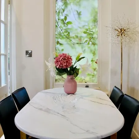 Enchanting 2brgarden Flat * London