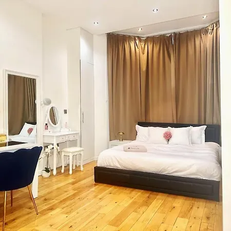 Enchanting 2brgarden Flat * London