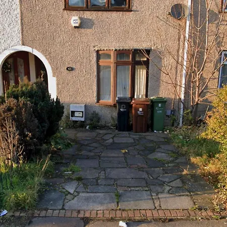 Spacious Two Bedrooms Homestay *