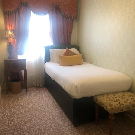 The Leonard Hotel