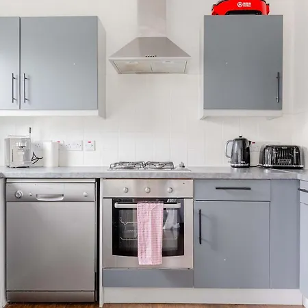 Bright 2 Bedroom Flat In Lambeth With Balcony * London