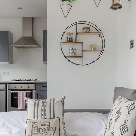 Bright 2 Bedroom Flat In Lambeth With Balcony Apartment *