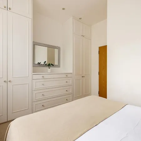 The Queenstown Apartment
