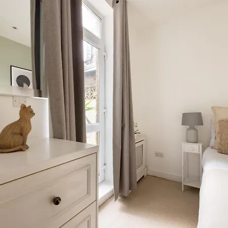 The Queenstown Apartment