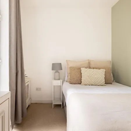 The Queenstown Apartment *