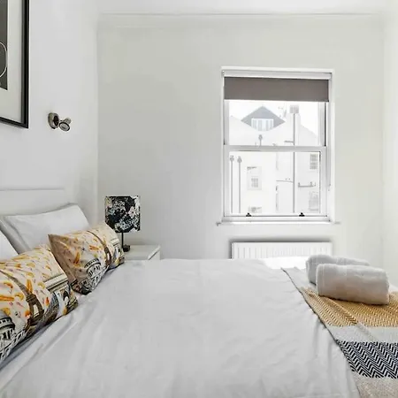 Portobello Road Iconic House