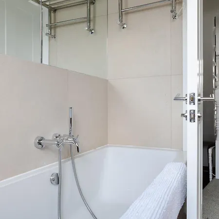 Lejlighed Number 53 - Stunning Maisonette With Parking In Kensington & Chelsea