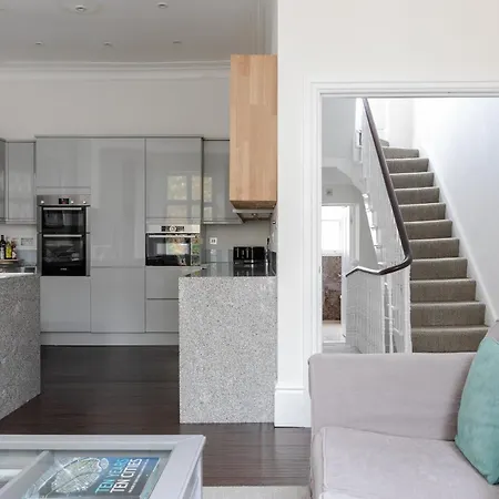 Number 53 - Stunning Maisonette With Parking In Kensington & Chelsea Apartment London