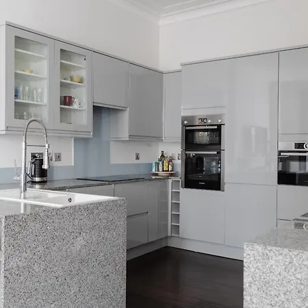 Apartment Number 53 - Stunning Maisonette With Parking In Kensington & Chelsea *