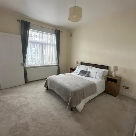 Luxurious Living 4 Bedroom Holiday home *