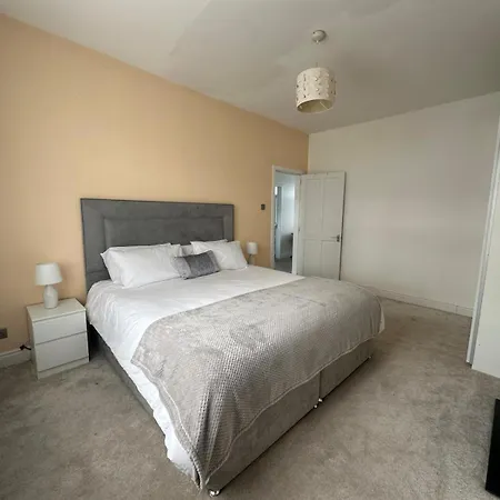 Luxurious Living 4 Bedroom