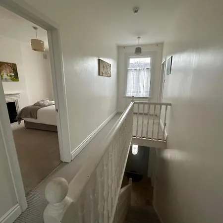 Luxurious Living 4 Bedroom Holiday home
