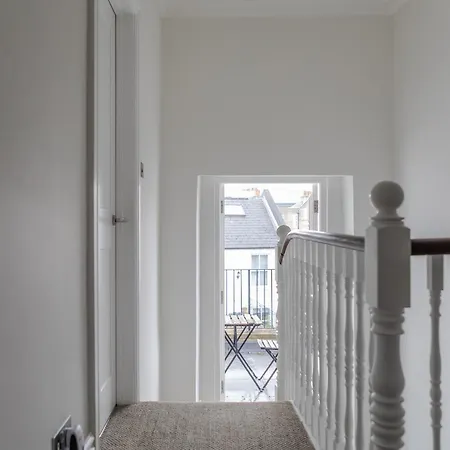 Number 53 - Stunning Maisonette With Parking In Kensington & Chelsea * London