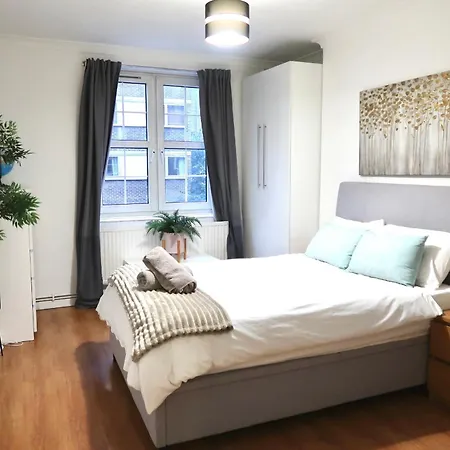 Stylish 3-bed In Clerkenwell Within Walking Distance To Tube Stations Apartment London