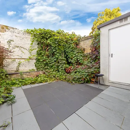 Luxury 4-bedroom Modern Flat In Steps From Station, Sleeps 9 In Style! * London