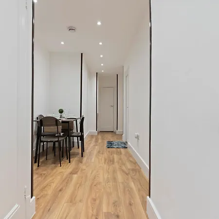 Cozy Step Away Hyde Park And Oxford Street Apartment