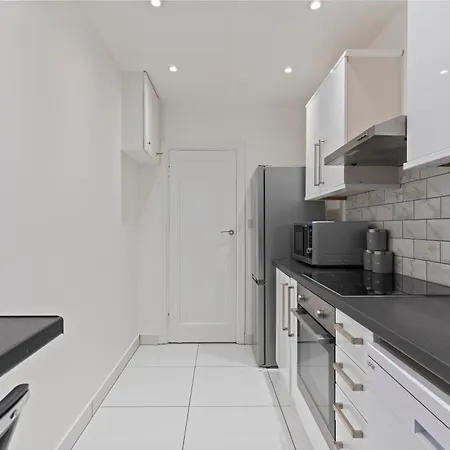 Cozy Step Away Hyde Park And Oxford Street Apartment