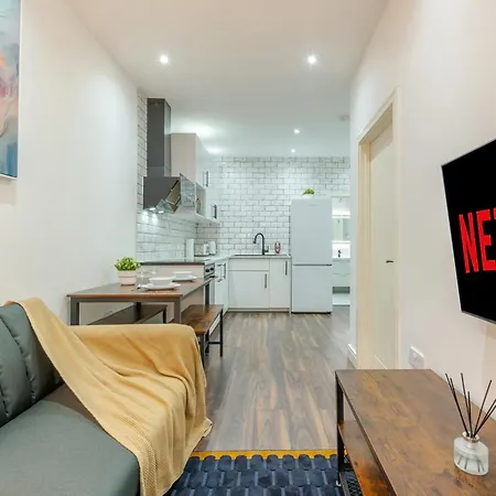 Modern 1 Bed - Us Embassy, Nine Elms & Battersea Station