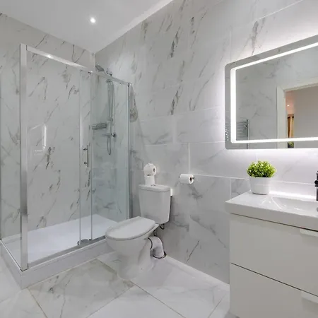 Modern 1 Bed - Us Embassy, Nine Elms & Battersea Station Apartment London