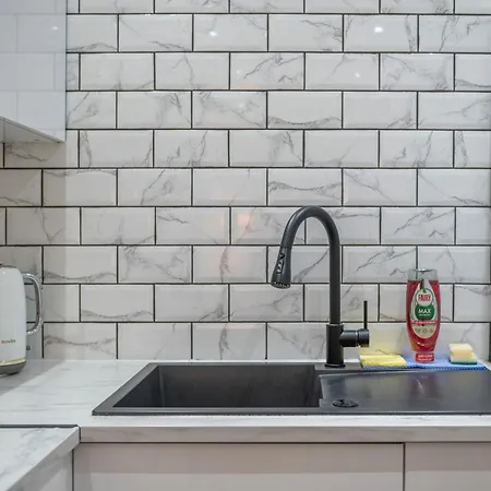 Modern 1 Bed - Us Embassy, Nine Elms & Battersea Station