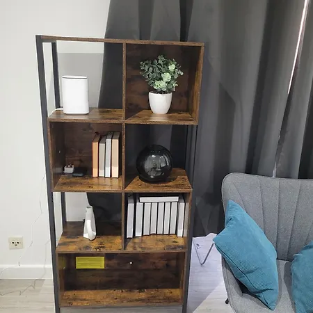 New King Size Bed With Free Parking Apartment *