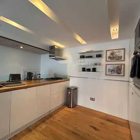 Modern 1-bedroom Flat On The Avenue Apartment London