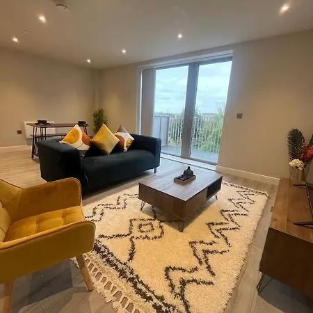 Spacious Modern Flat By Station * 슬라우