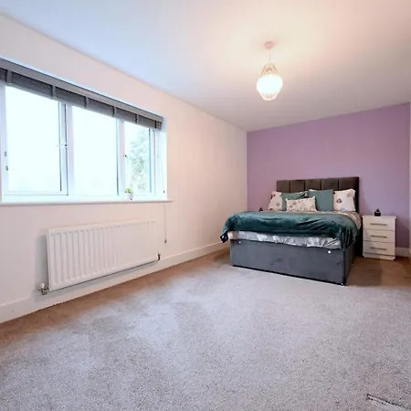 Family House Retreat In Mitcham Apartment *