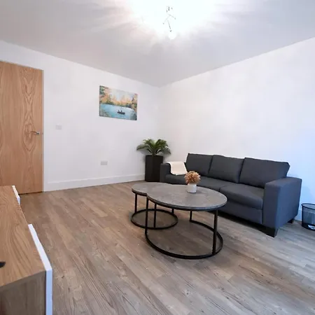Family House Retreat In Mitcham
