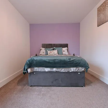 Apartment Family House Retreat In Mitcham