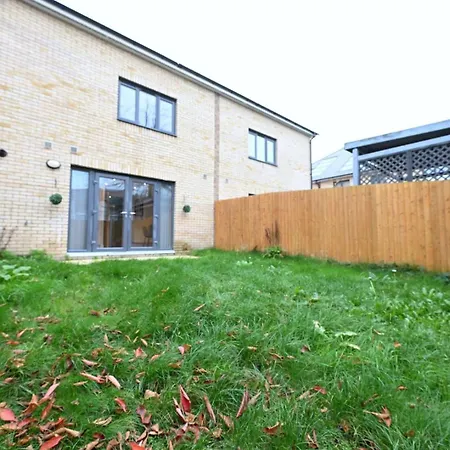 Family House Retreat In Mitcham Apartment *