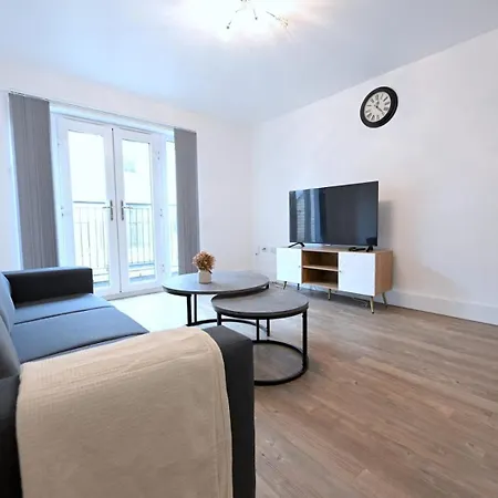 Apartment Family House Retreat In Mitcham