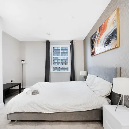 Modern 2 Bed Heart Of Elephant Castle *