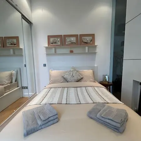 Modern 1-bedroom Flat On The Avenue London