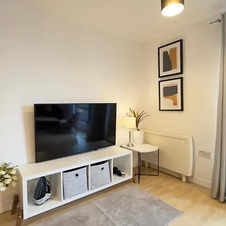 Modern Spacious Opposite Station Ii Apartment *