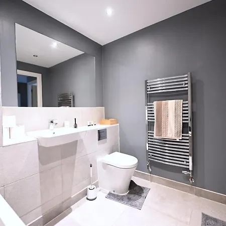 Family House Retreat In Mitcham