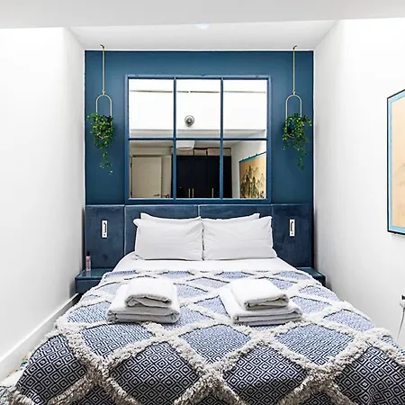 Modern Airy 2-bed Gem In Trendy Stoke Newington