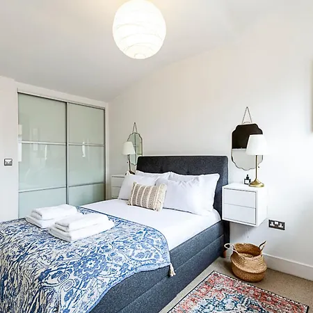 Modern Airy 2-bed Gem In Trendy Stoke Newington Apartment London