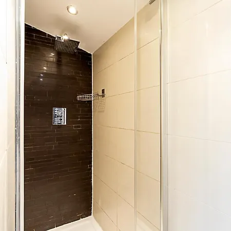 Modern Airy 2-bed Gem In Trendy Stoke Newington Apartment